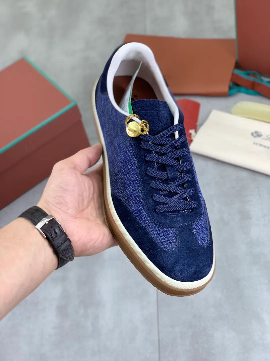 Men's Men's Shoes 💰P560 New Style 💰 The latest casual shoes Loro Piana 💯 Top grade 💯 Buy the original copy 💯 Founded the existing Loro Piana company on April 24, 1924. It is now the sixth generation of family business, providing the best quality products to customers who are discerning about taste and quality. Imported original fly woven fabrics with cowhide fabrics, plain calfskin lining, hand-stitched threads with cowhide feet, original packaging, high-end outsole, size: 38-45 (custom-made for 46), 7️⃣ colors available